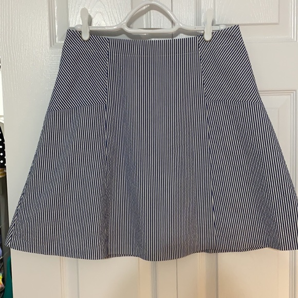 A Loft searsucker cotton skirt - Picture 8 of 10